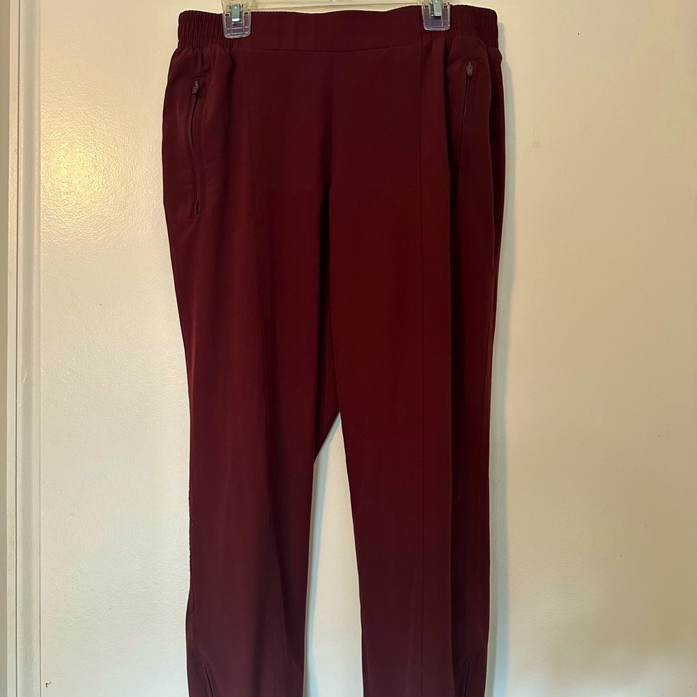 Old Navy StretchTech MidRise Joggers Medium Burgundy